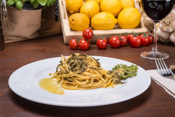 Espaguete Para Espargos Carbonara Prato Típico Italiano Uma Tigela Grande — Fotografia de Stock