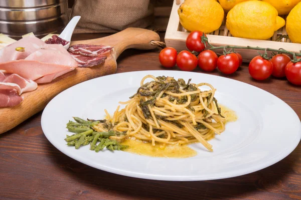 Espaguete Para Espargos Carbonara Prato Típico Italiano Uma Tigela Grande — Fotografia de Stock