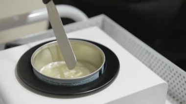 Güzellik Merkezi'nde, ağda spa