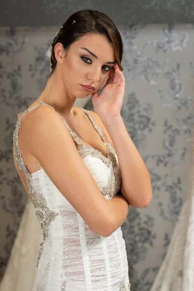 Model z suknią ślubną — Zdjęcie stockowe