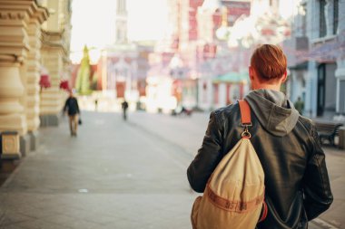 Bir Avrupa kenti sokaklarında yolculuk