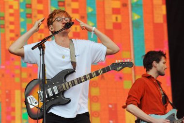 Panensky Tynec'te, Çek Cumhuriyeti - 28 Haziran 2018: şarkıcı Dave Bayley performans Aerodrome Festivali Panensky Tynec'te, Çek Cumhuriyeti için 28 Haziran 2018 sırasında cam hayvanların.