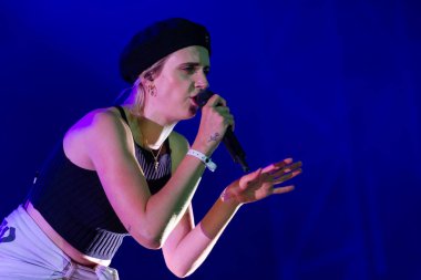 Panensky Tynec'te, Çek Cumhuriyeti - 28 Haziran 2018: şarkıcı Karen Marie Aagaard Orsted Andersen takma Mo sırasında performans Aerodrome Festivali Panensky Tynec'te, Çek Cumhuriyeti için 28 Haziran 2018.