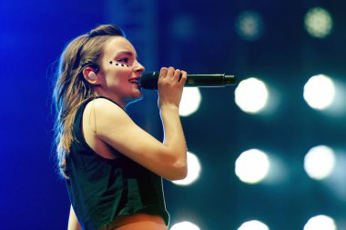 Panensky Tynec'te, Çek Cumhuriyeti - 29 Haziran 2018: şarkıcı Lauren Mayberry sırasında performans 29 Haziran 2018 Aerodrome Festivali Panensky Tynec'te, Çek Cumhuriyeti için Chvrches.