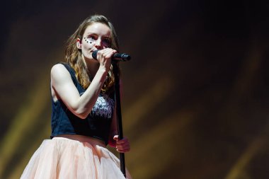 Panensky Tynec'te, Çek Cumhuriyeti - 29 Haziran 2018: şarkıcı Lauren Mayberry sırasında performans 29 Haziran 2018 Aerodrome Festivali Panensky Tynec'te, Çek Cumhuriyeti için Chvrches.