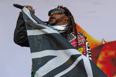 Panensky Tynec'te, Çek Cumhuriyeti - 30 Haziran 2018: şarkıcı Benji Webbe sırasında performans 30 Haziran 2018 Aerodrome Festivali Panensky Tynec'te, Çek Cumhuriyeti için Skindred.