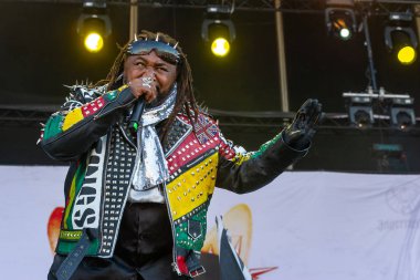Panensky Tynec'te, Çek Cumhuriyeti - 30 Haziran 2018: şarkıcı Benji Webbe sırasında performans 30 Haziran 2018 Aerodrome Festivali Panensky Tynec'te, Çek Cumhuriyeti için Skindred.
