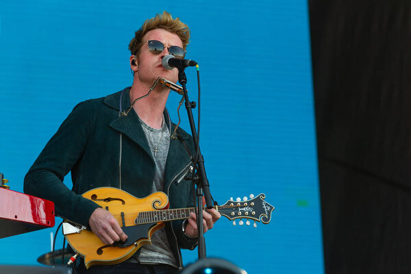 ПАНЕНСКИЙ ТИНЕК, ЧЕШСКАЯ РЕСПУБЛИКА - 30 июня 2018 года: Певец Стив Гарриган из Кодалина во время выступления на фестивале "Аэродром" в Паненском Тынеке, Чехия, 30 июня 2018 года
.