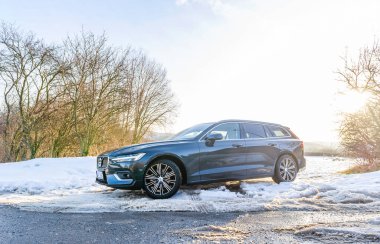 Prague, Çek Cumhuriyeti - 8 Şubat 2019: Volvo V60 D4 Prag, Çek Cumhuriyeti, 8 Şubat 2019.