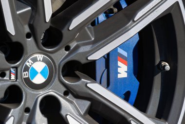 Prag, Çek Cumhuriyeti - 13 Mayıs 2019: Prag'da Bmw otomobilçarı, Çek Cumhuriyeti, 13 Mayıs 2019