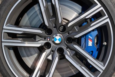 Prag, Çek Cumhuriyeti - 13 Mayıs 2019: Prag'da Bmw otomobilçarı, Çek Cumhuriyeti, 13 Mayıs 2019