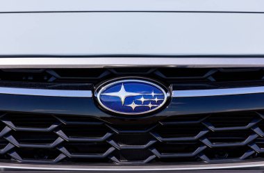 PRAG, CZECH Cumhuriyet - 12 Mayıs 2020: Prag, Çek Cumhuriyeti 'nde Subaru aracının logosu, 12 Mayıs 2020
