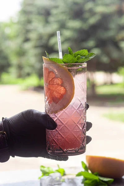 Ein Erfrischender Sommercocktail Mit Einer Scheibe Grapefruit Alkoholisches Getränk Paloma — Stockfoto