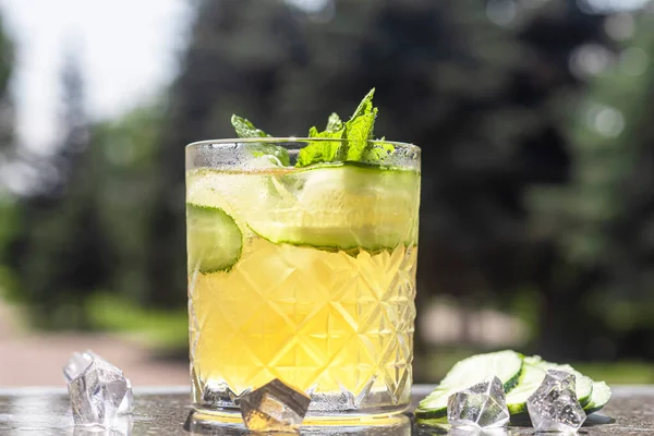 Rafraîchissant Été Cocktails Forts Avec Une Tranche Citron Vert Boisson — Photo