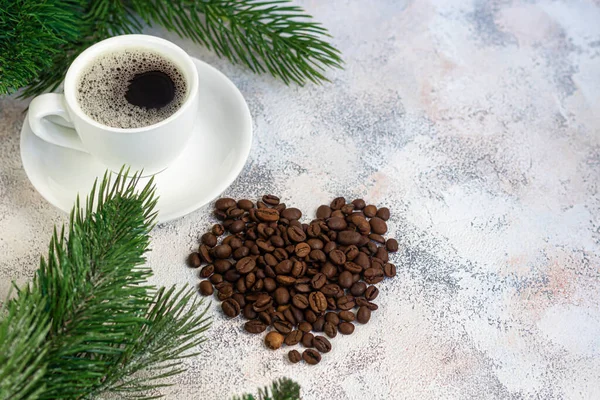 Uma Xícara Delicioso Café Aromático Ele Colocado Substrato Feito Grãos — Fotografia de Stock