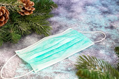 Yeni yıl karantina konsepti. Maskeli tatil. Coronavirus ve diğer hastalıklar. Boşluğu kopyala.