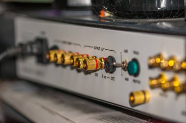 Müzik dinlemek için geçmişe dönük lamba ekipmanı