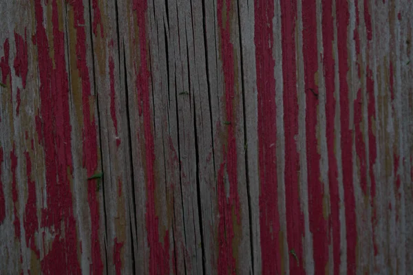 Κατεστραμμένες κόκκινες γραμμές στο ξύλο — Φωτογραφία Αρχείου