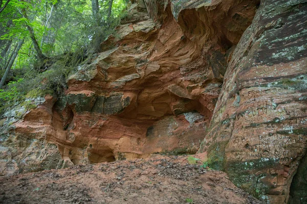 Şehir Cesis Letonya Kırmızı Kayalar Doğa Yüksek Tepe Görüntüleyin 2018 — Stok fotoğraf