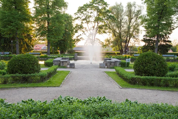 라트비아입니다 그리고 공원입니다 화창한 날입니다 2018 — 스톡 사진