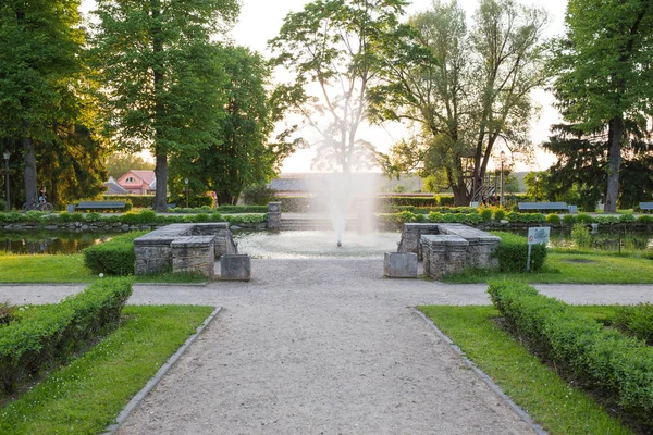 City Cesis Letonia Ciudad Vieja Parque Día Verde Soleado 2018 — Foto de Stock