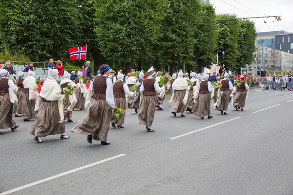 City Riga Letonya Koro Festivali Şarkıcılar Sokak Ulusal Kostüm Kültür — Stok fotoğraf