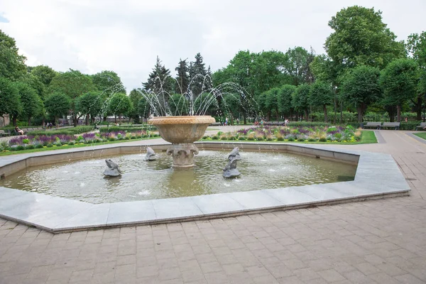 City Riga, Letonya. Eski Şehir, şehir merkezi park, halklar ve mimarisi. Sokaklar ve doğa 2018. Seyahat fotoğraf.