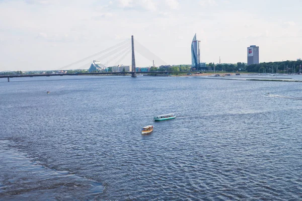 City Riga Letonya Köprü Nehir Daugava Bağlantı Noktası Binalar Kentsel — Stok fotoğraf