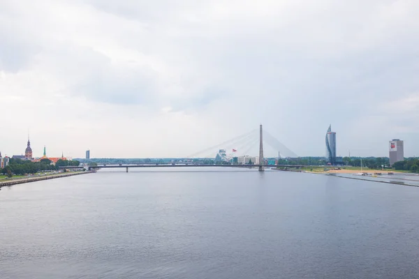 City Riga Letonya Köprü Nehir Daugava Bağlantı Noktası Binalar Kentsel — Stok fotoğraf