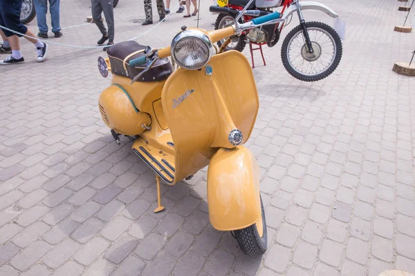 City Cesis Letonia Salón Motos Exposición Parque Ciudad Pueblos Bicicletas — Foto de Stock