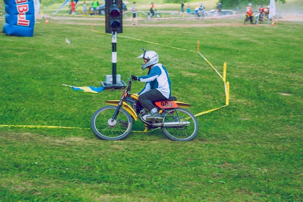 Staden Cesis Lettland Retro Moped Show Utställning Stadsparken Folk Cyklar — Stockfoto