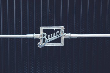 City Riga, Letonya. Başkenti Riga Oldtimer araba Festivali. Kentsel şehir manzaralı, halklar, arabalar ve binalar. Seyahat fotoğraf 2018.