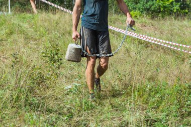 Şehir Cesis Letonya. Yarış, spor olay cesur. Açık Eğitim, kişi çalıştırıyorsunuz. Güneşli bir gün. 2018 seyahat fotoğraf.