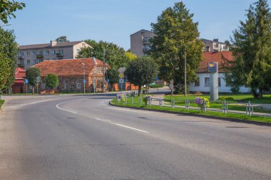 Şehir Kraslava, Letonya. Eski kentsel şehir merkezi. Halklar, sokak ve doğa. Seyahat fotoğraf 2018.