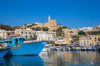 Kent Gozo, Malta, Avrupa. Şehir sokakları ve hayat, kentsel. Su, halklar ve mimari. Seyahat fotoğraf 2018 Eylül.