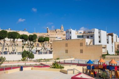 Kent Gozo, Malta, Avrupa. Şehir sokakları ve hayat, kentsel. Su, halklar ve mimari. Seyahat fotoğraf 2018 Eylül.