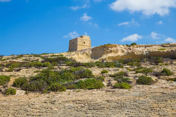 Kent Gozo, Malta, Avrupa. Okyanus, mavi su ve halklar. Rock ve doğa. Seyahat fotoğraf 2018 Eylül.