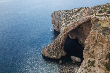 Kent Gozo, Malta, Avrupa. Okyanus, mavi su ve halklar. Rock ve doğa. Seyahat fotoğraf 2018 Eylül.