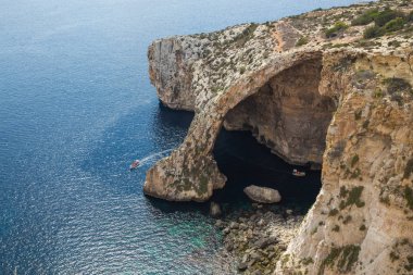 Kent Gozo, Malta, Avrupa. Okyanus, mavi su ve halklar. Rock ve doğa. Seyahat fotoğraf 2018 Eylül.