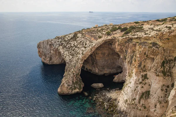 Kent Gozo, Malta, Avrupa. Okyanus, mavi su ve halklar. Rock ve doğa. Seyahat fotoğraf 2018 Eylül.
