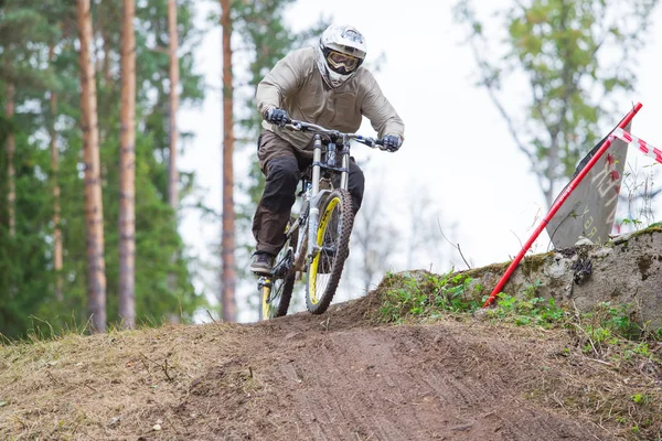 Şehir Cesis Letonya Bisiklet Ile Yokuş Aşağı Binici Hızlı Hızlı — Stok fotoğraf