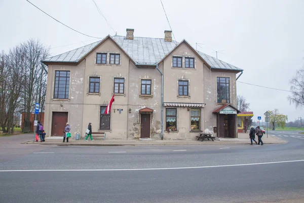 Město Carnikava Lotyšsko Autobusové Nádraží Starý Dům Národy Stojící Pohled — Stock fotografie