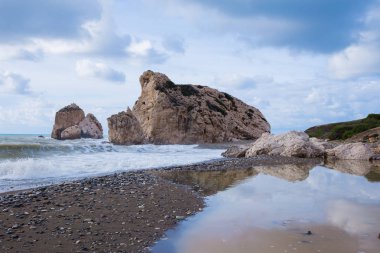 Şehir Paphos, Kıbrıs. Plaj ve masmavi bir deniz. Seyahat fotoğraf 2018, Aralık. Manzara ve doğa.