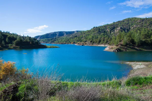 Citta Paphoes Cyprus Grandi Colline Lago Blu Foto Viaggio 2018 — Foto Stock