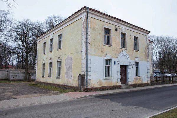 Stadt Valmiera Lettland Stadtstraße Gebäude Und Völker Travel Urban Photo — Stockfoto