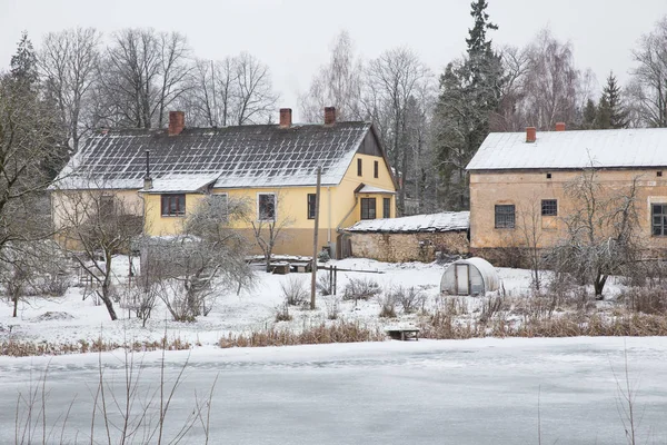 Şehir Cesis, Letonya. Eski şehir bina, sokak ve kentsel görünümü. Kış ve kar. Seyahat fotoğraf 2018, 31. Aralık.