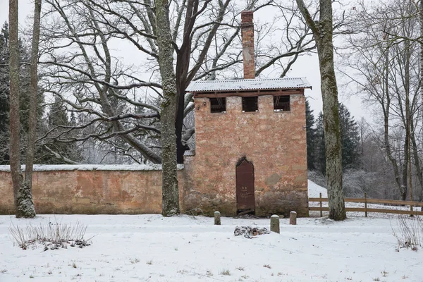 Şehir Cesis, Letonya. Eski şehir bina, sokak ve kentsel görünümü. Kış ve kar. Seyahat fotoğraf 2018, 31. Aralık.