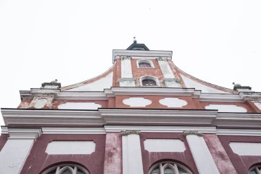 City Riga, Letonya. Eski şehir sokakları, turistler ve mimari. Eski evler, sokaklar ve kentsel. Seyahat fotoğraf 2019. Ocak. Kış, kar ve soğuk.