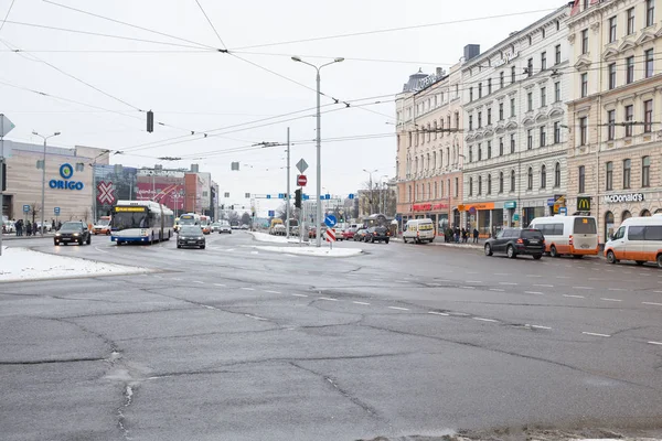 City Riga, Letonya. Eski şehir sokakları, turistler ve mimari. Eski evler, sokaklar ve kentsel. Seyahat fotoğraf 2019. Ocak. Kış, kar ve soğuk.