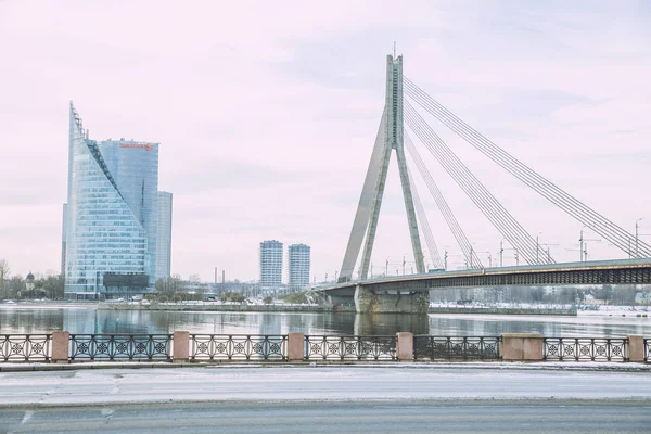 City Riga Letonya Eski Şehir Sokakları Turistler Mimari Eski Köprü — Stok fotoğraf